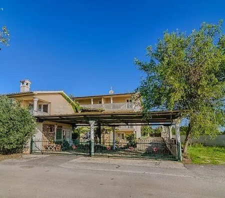 In With Terrace, Air Conditioning, Wi-fi *