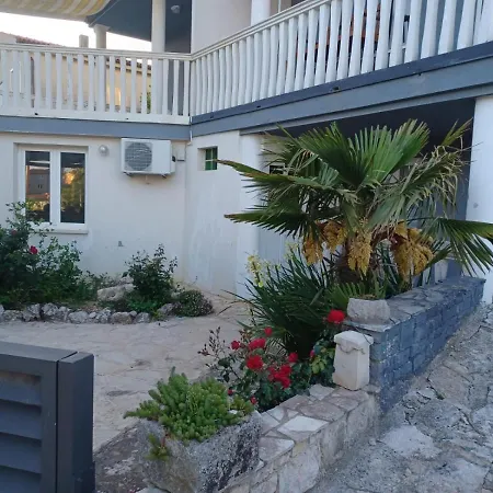 شقة In With Terrace, Air Conditioning, Wi-fi ميدولين